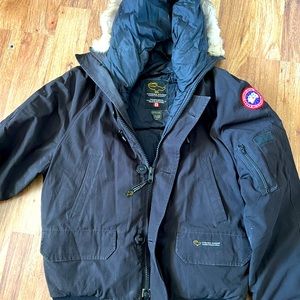 Black. Parka canada goose jacket